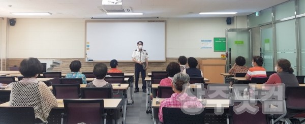 관련사진(성인문해교육 「책담학교」 교통안전교육 실시).jpg