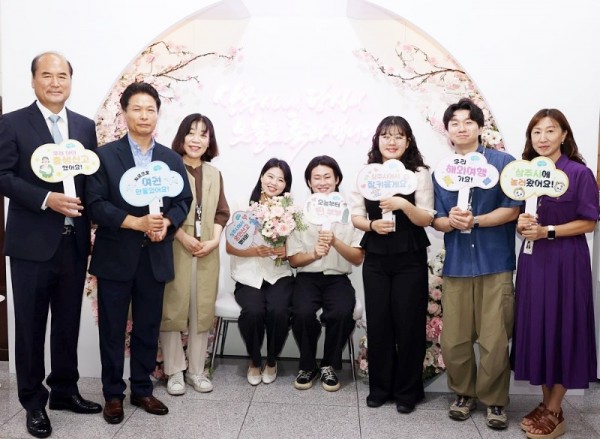 민원실 기념포토존 조성.jpg